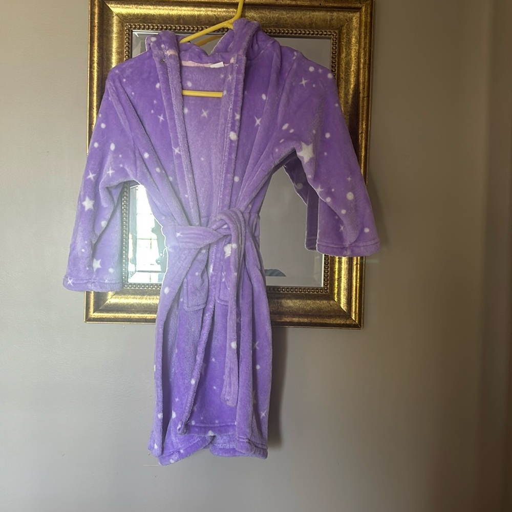 Girl’s bathrobe